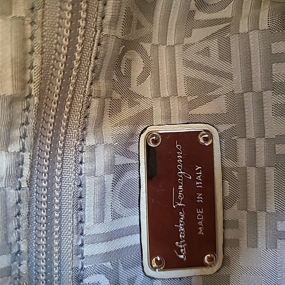 🌟CLEARANCE🌟Salvatore Ferragamo bag - Picture 13 of 16